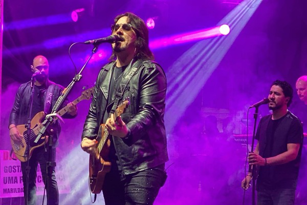 Dino Fonseca coloca público para cantar com o hit “It’s a heartache”; veja ao vivo