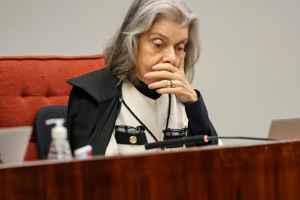 Voto de Cármen Lúcia pode formar maioria para condenar Bolsonaro