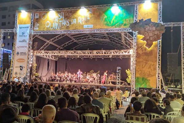 Centro de Patos de Minas volta a se encher de muita música e emoção na 3ª noite do Balaio
