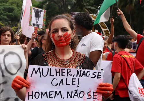 Brasil atinge recorde de feminicídios em 2025: quatro mortes por dia