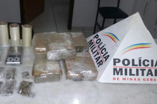 PM apreende 3kg de maconha e três pessoas são detidas por tráfico de drogas em Unaí,MG