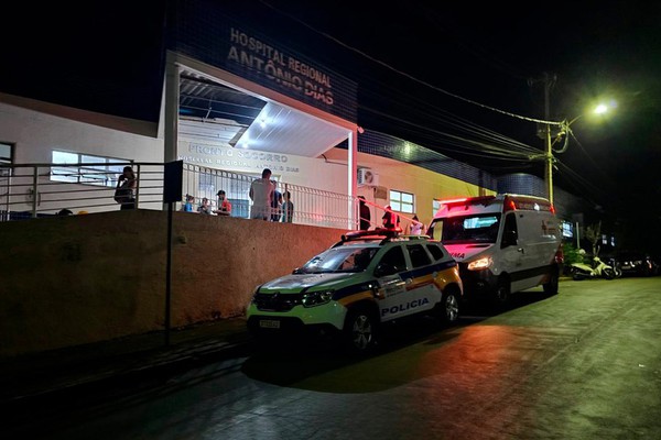 Insatisfeitos com taxa para entrar em festa, jovens disparam e dois acabam no hospital em Patos de Minas