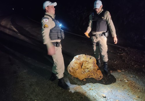 Polícia Militar Rodoviária alerta para o desmoronamento de pedras em trechos da BR 146