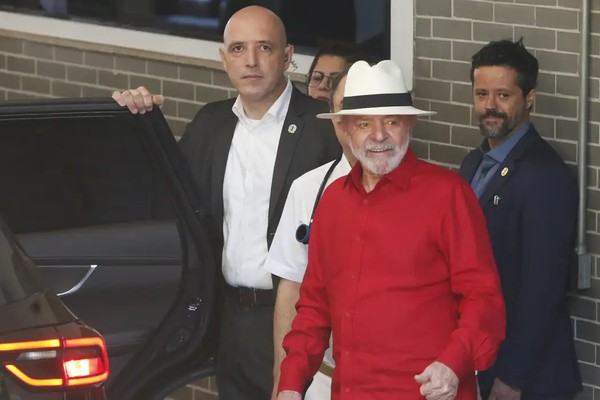 Lula passa por exames e é liberado para voltar a Brasília