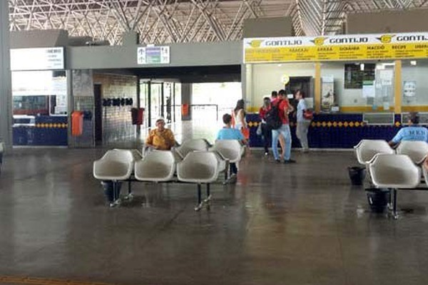 Passageiros denunciam invasão de usuários de drogas durante a noite no Terminal Rodoviário