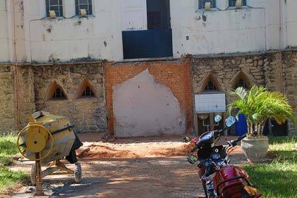 Retirada de escadaria histórica na Catedral de Santo Antônio vira alvo de polêmica