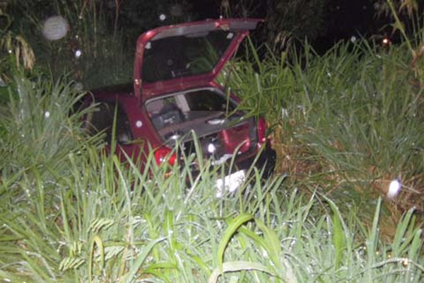 Motorista vai parar no meio do mato e é conduzido após deixar a filha de 3 anos no carro