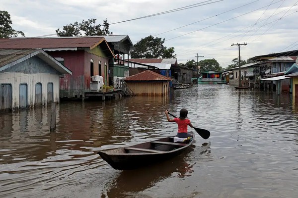 Cheias no Amazonas deixam 40 municípios em estado de emergência
