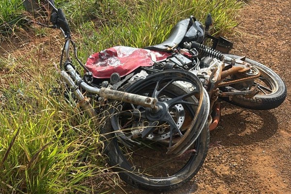 Jovem de 20 anos morre em violenta batida entre moto e carro na Estrada de Monjolinho