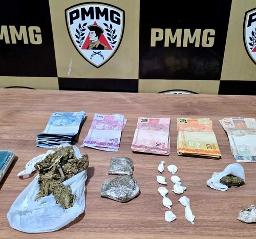Cão farejador encontra drogas escondidas em meia e paredes de casa em São Gotardo