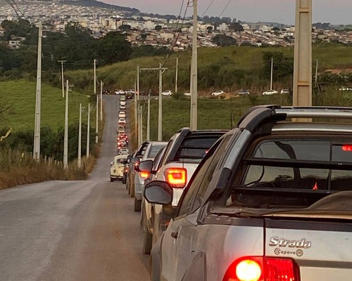 Motorista enfrentam grande congestionamento na Ponte do Rio Paranaíba na volta do feriadão
