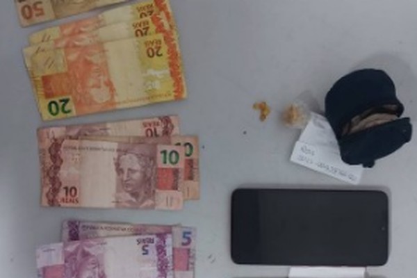 Líder de pessoas em situação de rua é presa com drogas e dinheiro perto da Rodoviária