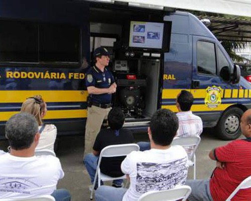 Polícia Rodoviária Federal de Patos de Minas vai promover ação de saúde para caminhoneiros