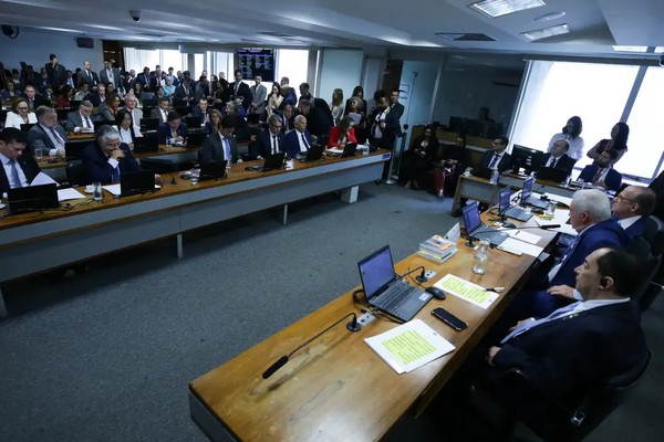 CCJ do Senado rejeita PEC da Blindagem por unanimidade