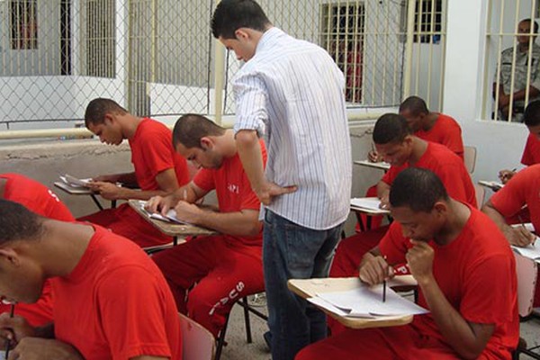 Enem prisional é aplicado para mais de 4 mil detentos em 115 unidades prisionais do Estado
