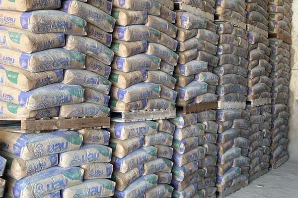 Baratão anuncia cimento com preço de atacado antes de aumento previsto em todo o estado