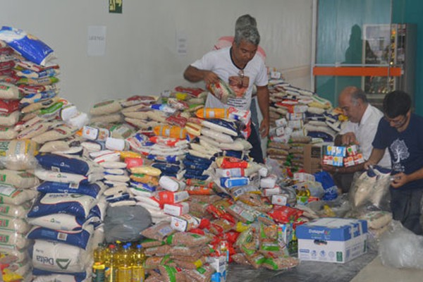 Campanha “Cidade Solidária” do Unipam arrecada oito toneladas de alimentos e agasalhos