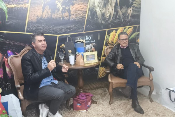 Patos Hoje conversa com Célio Humberto, Presidente da Coopatos, na Fenamilho 2026; veja ao vivo