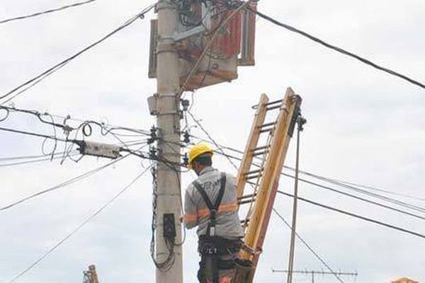 Melhorias na rede elétrica interrompem fornecimento em bairros de Patos de Minas