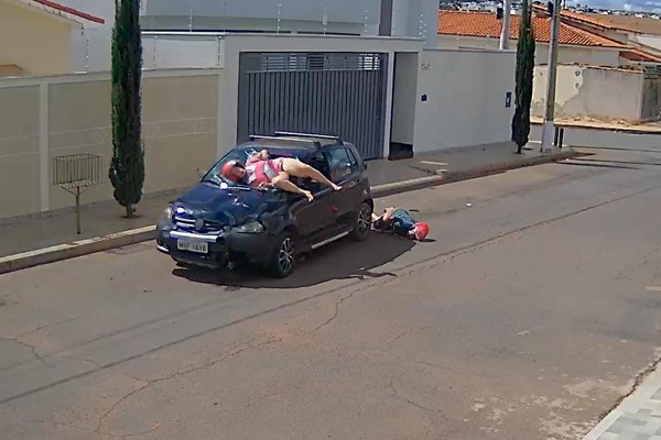 Vídeo impressionante mostra casal de idosos batendo violentamente contra carro, em Patos de Minas