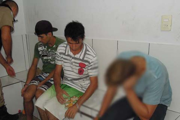 Trio é preso pela Polícia Militar após arrastão para roubos de celulares em Patos de Minas