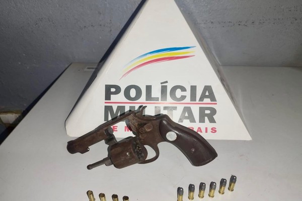 Idoso de 78 anos é preso após efetuar disparos de arma de fogo dentro de casa na zona rural de Patos de Minas