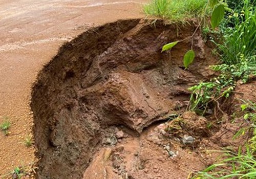 Moradores de Coromandel relatam situação de abandono da rodovia estadual LMG 738