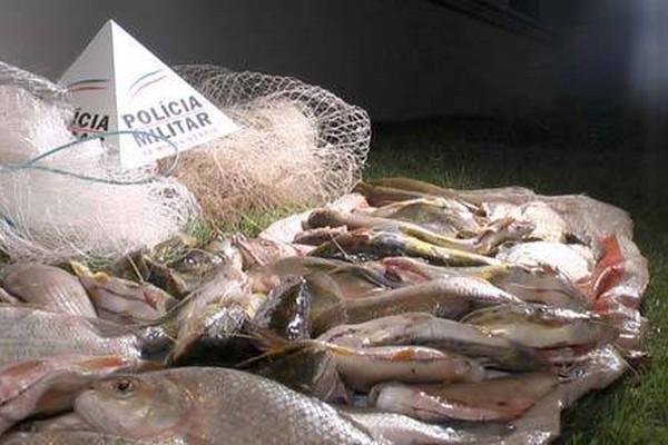 PM ambiental apreende 28 kg de peixes, prende 3 pessoas e lavra multa de R$17 mil