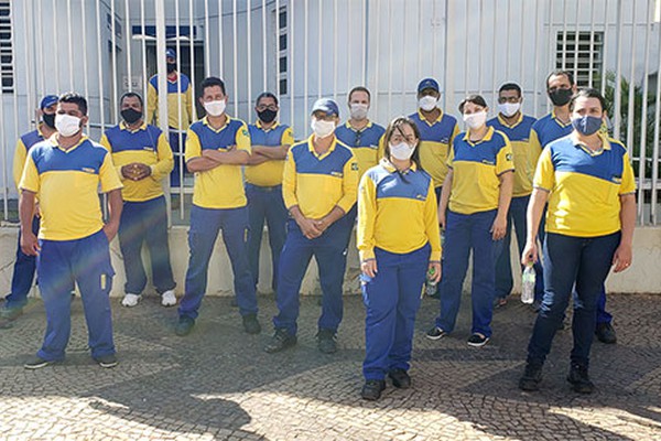 Em greve, funcionários dos correios doam sangue para o Hemocentro de Patos de Minas