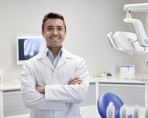 Dia do Implante Dentário. Parcelas a partir de R$ 99 e Parcelamentos em até 40x; Confira Condições