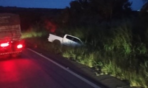 Grave acidente entre caminhão e caminhonete tira a vida de motorista na MGC 354, em Presidente Olegário