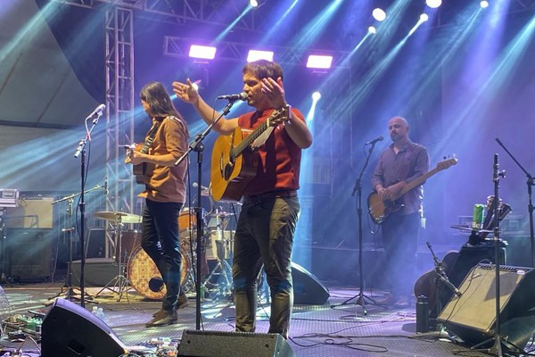 O Berço mostra todo o talento da banda em o “Alto do Vale” na Fenapraça 2026; veja ao vivo
