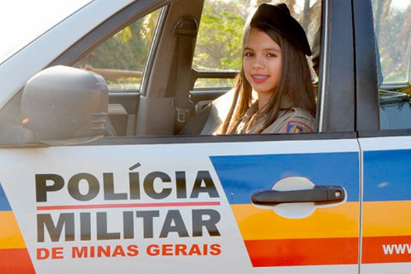 Menina de 15 anos pede e se torna policial militar no dia do aniversário em João Pinheiro