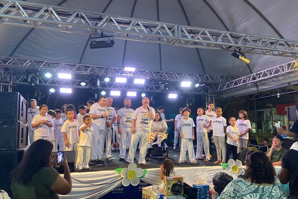Feira da Bondade da APAE reúne grande público com barraquinhas, atrações e solidariedade em Patos de Minas