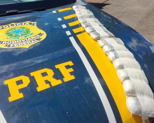 PRF prende mulher que transportava haxixe em cinta para amarrar droga ao corpo na BR 365