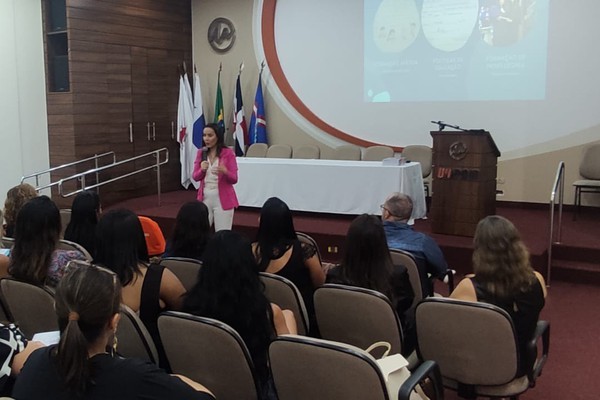 Reunião com diretores alinha volta às aulas na rede municipal de Patos de Minas