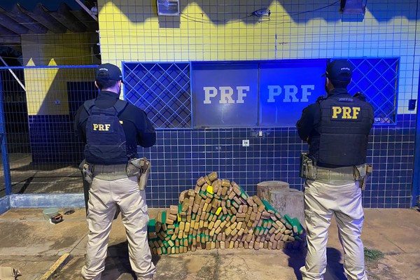PRF apreende cerca de 200 quilos de maconha após perseguição na BR365, em Patos de Minas