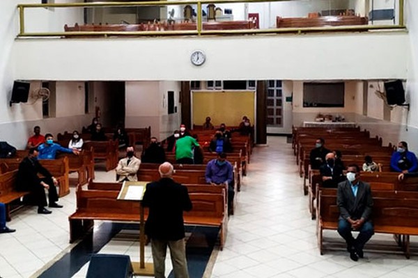 Pastores prometem mais segurança e se mobilizam para reabrir igrejas em Patos de Minas
