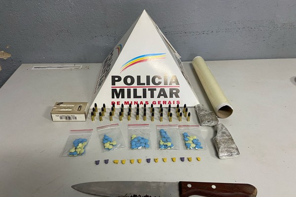 PM encontra drogas e munições em quarto de jovem após ele postar vídeos ostentando nas redes sociais