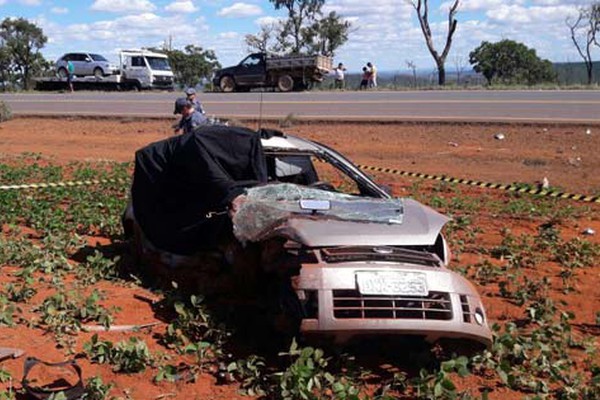 Colisão violenta entre dois veículos de passeio na MG410 tira a vida de três pessoas 