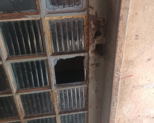 Filha é presa após invadir casa da mãe, descumprir medida protetiva e fazer ameaças em Patos de Minas