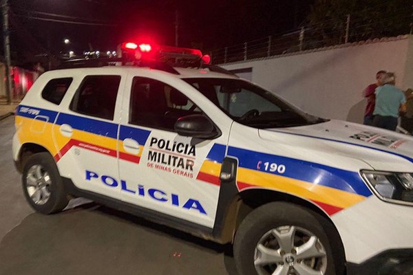 Mulher se recusa a ter relações sexuais e é agredida pelo ex na frente do filho de 2 anos; ele fugiu