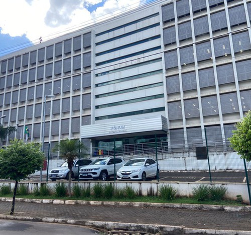 Amigas combinam teste de fidelidade, homem demonstra interesse e caso vai parar na justiça