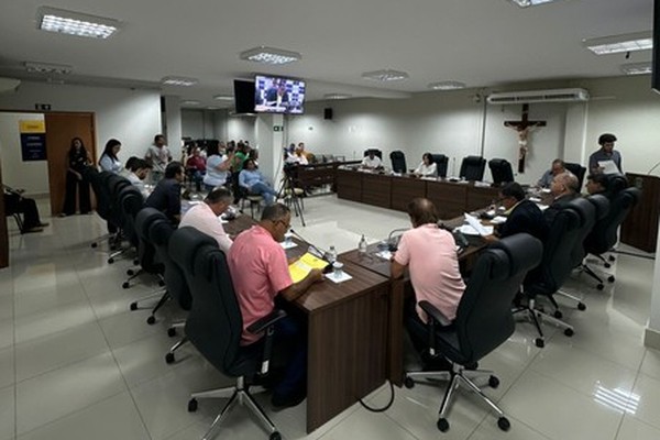 Vereadores votam e aprovam redução da taxa de iluminação pública em 15% em Patos de Minas