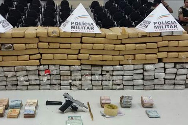 Com 200 kg de maconha e R$ 58 mil, trio é detido por tráfico internacional em Uberlândia
