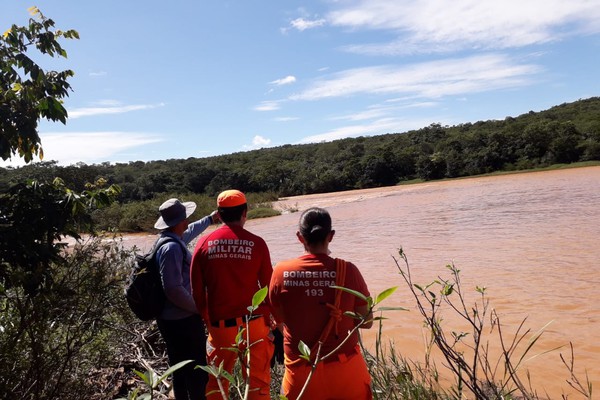 Mergulhadores do Corpo de Bombeiros localizam corpo de homem desaparecido no Rio Abaeté