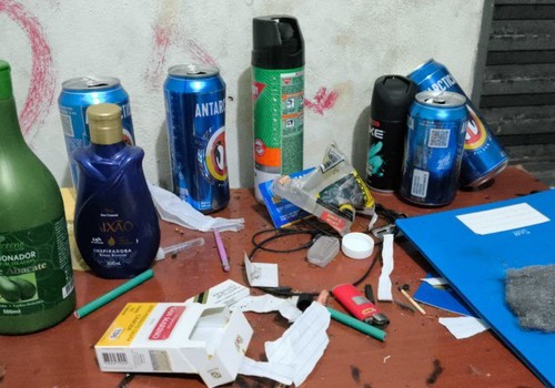 Homem é preso por ameaçar irmã com faca e tentar esganá-la em Patos de Minas