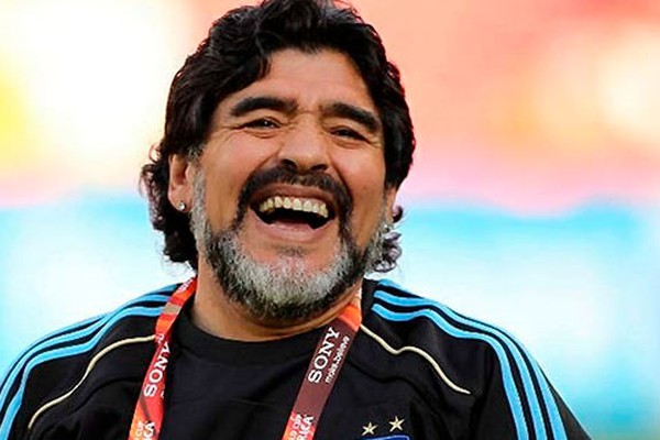 Maradona morre após sofrer parada cardíaca, diz mídia argentina