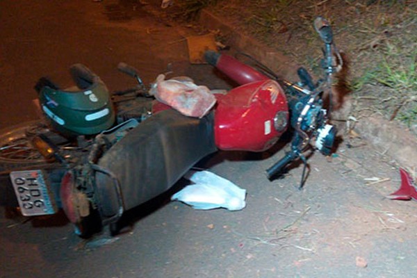 Motociclista com permissão vencida desde 2016 perde o controle na avenida Marabá e fica ferido
