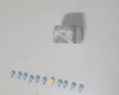 Denúncia leva PM a apreender ecstasy, haxixe e maconha; jovem e garoto de 15 anos acabam na delegacia